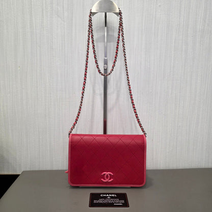 Chanel Quilted Leather Wallet on Chain (Pre-Owned)