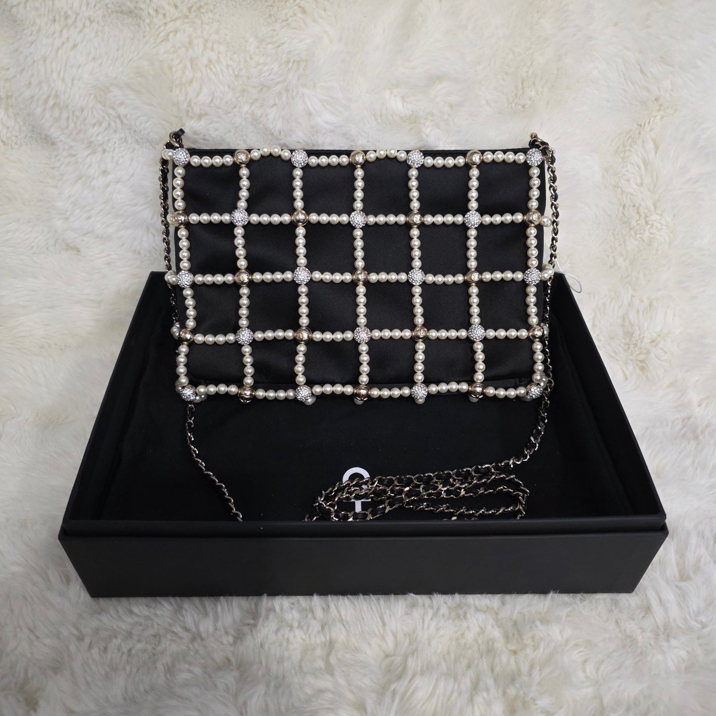 Chanel Pearl Embellished Chain Clutch Bag (Pre-Owned)