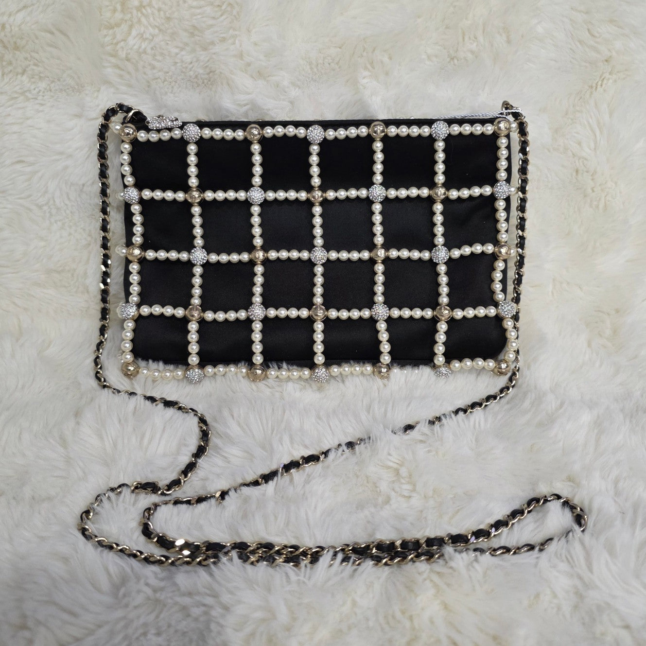 Chanel Pearl Embellished Chain Clutch Bag (Pre-Owned)