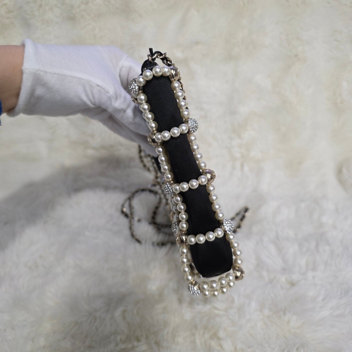 Chanel Pearl Embellished Chain Clutch Bag (Pre-Owned)