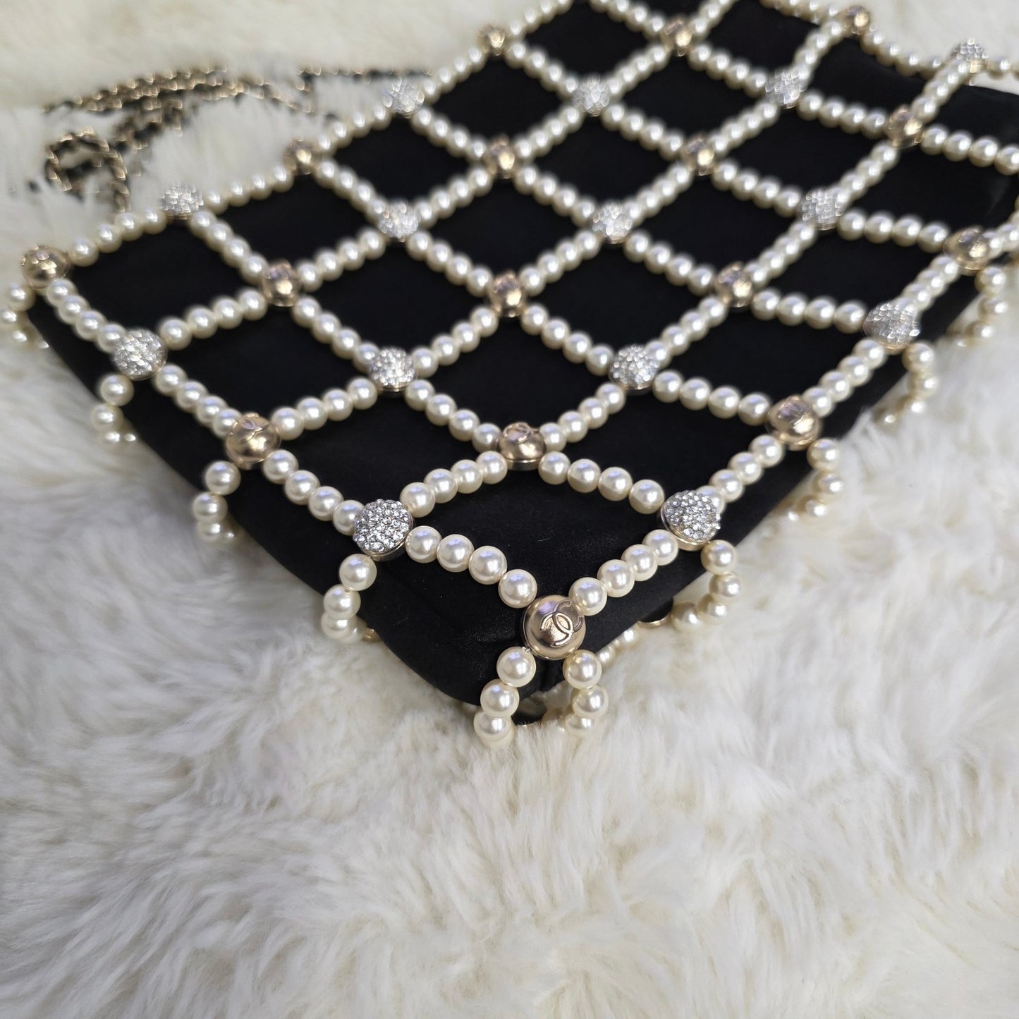 Chanel Pearl Embellished Chain Clutch Bag (Pre-Owned)