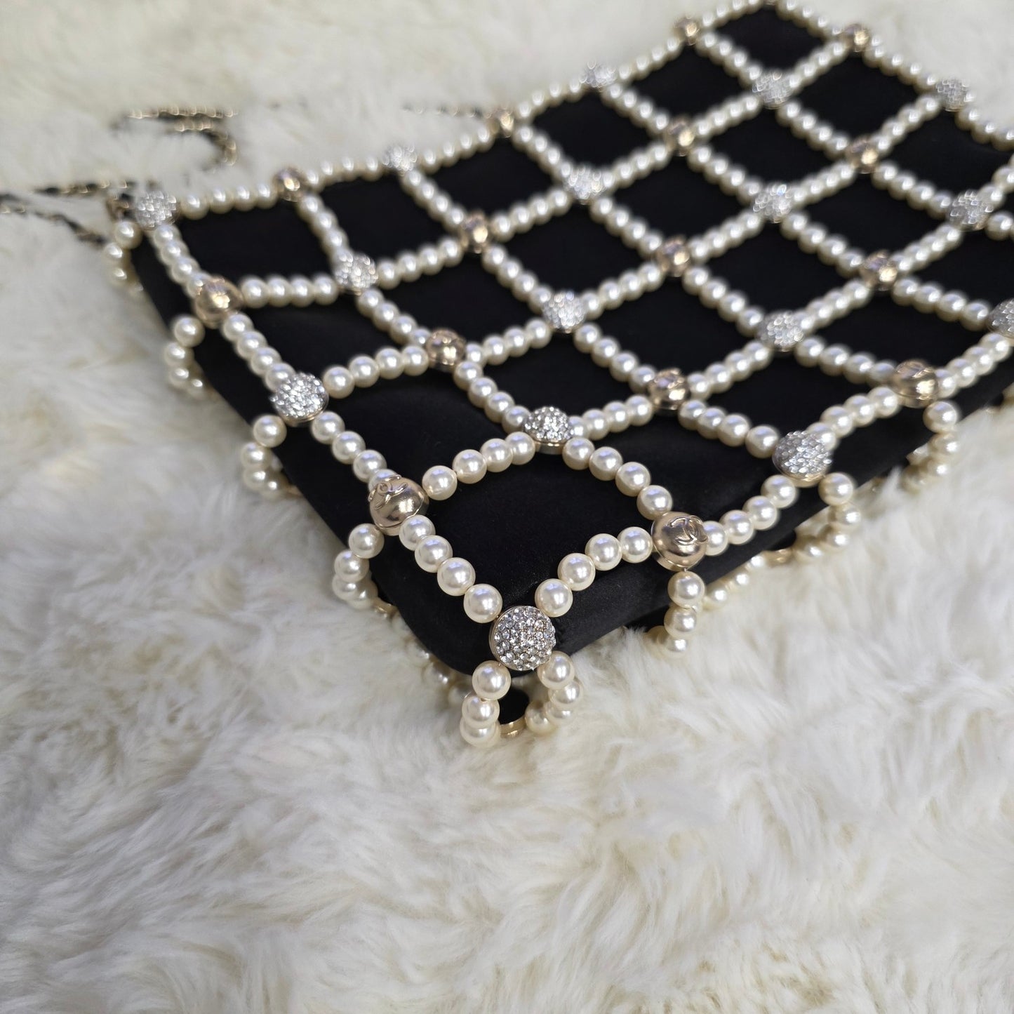 Chanel Pearl Embellished Chain Clutch Bag (Pre-Owned)