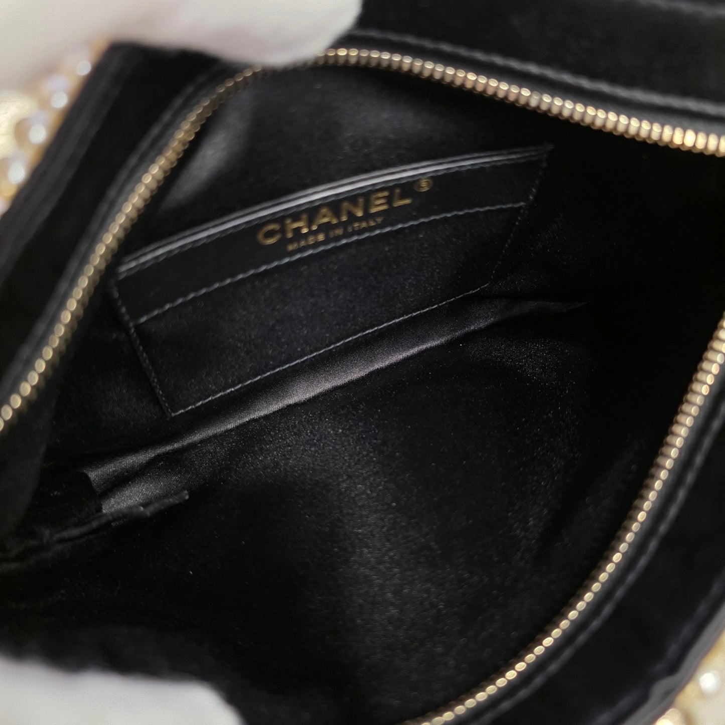 Chanel Pearl Embellished Chain Clutch Bag (Pre-Owned)
