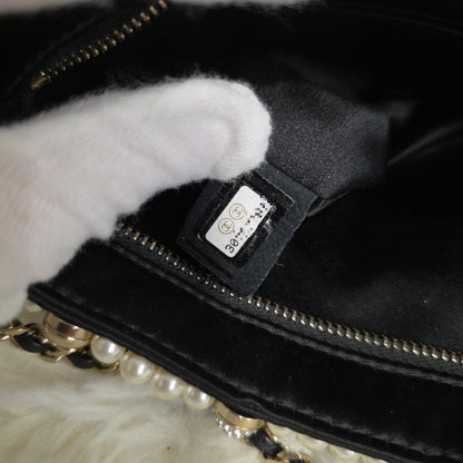 Chanel Pearl Embellished Chain Clutch Bag (Pre-Owned)