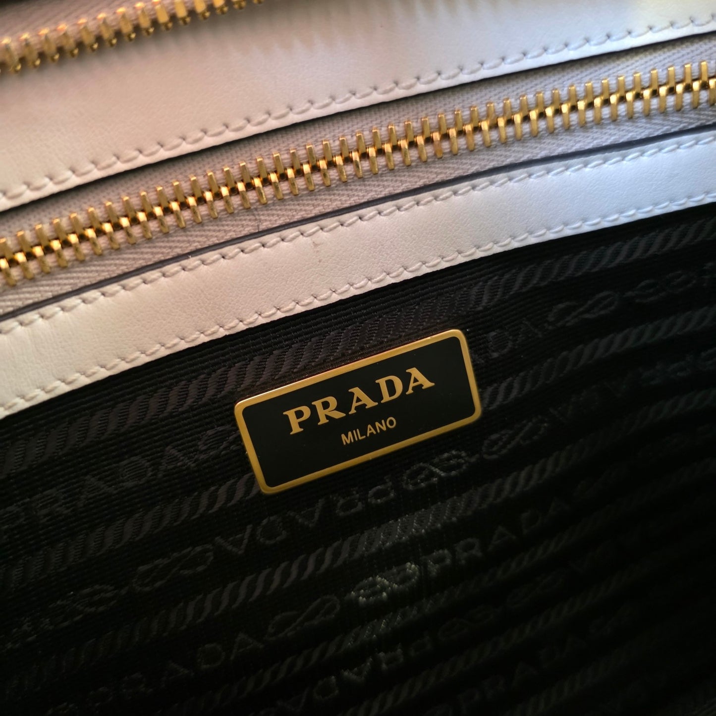 Prada Saffiano Leather Tote Bag (Pre-Owned)