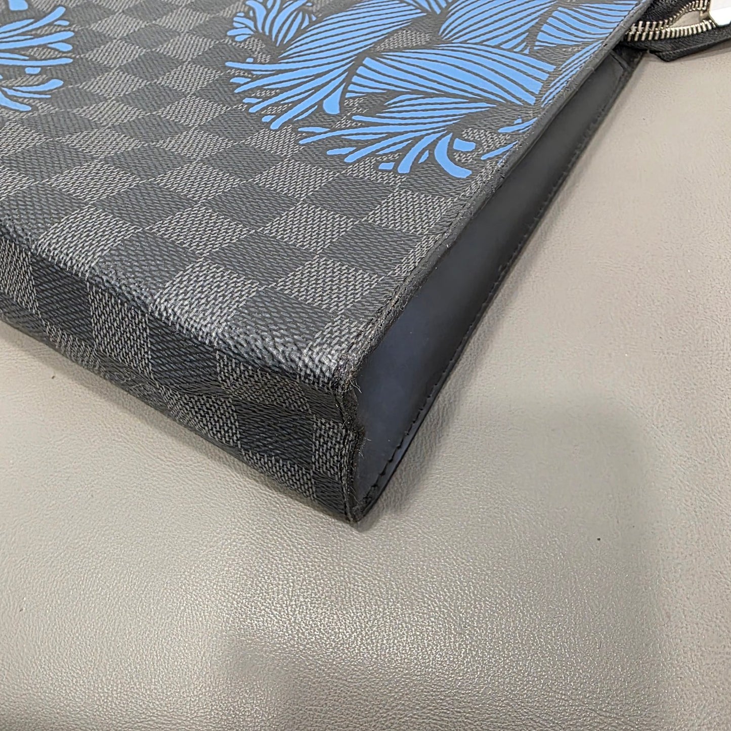 Louis Vuitton Damier Graphite Pochette Voyage Blue Print Clutch (Pre-Owned)