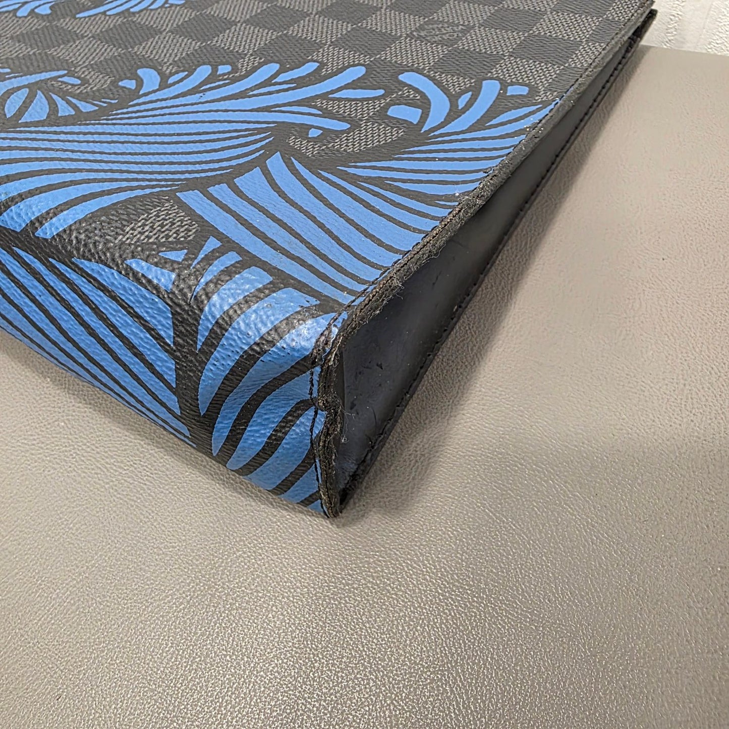 Louis Vuitton Damier Graphite Pochette Voyage Blue Print Clutch (Pre-Owned)