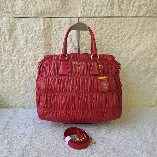 Prada Gaufre Leather Tote Bag (Pre-Owned)