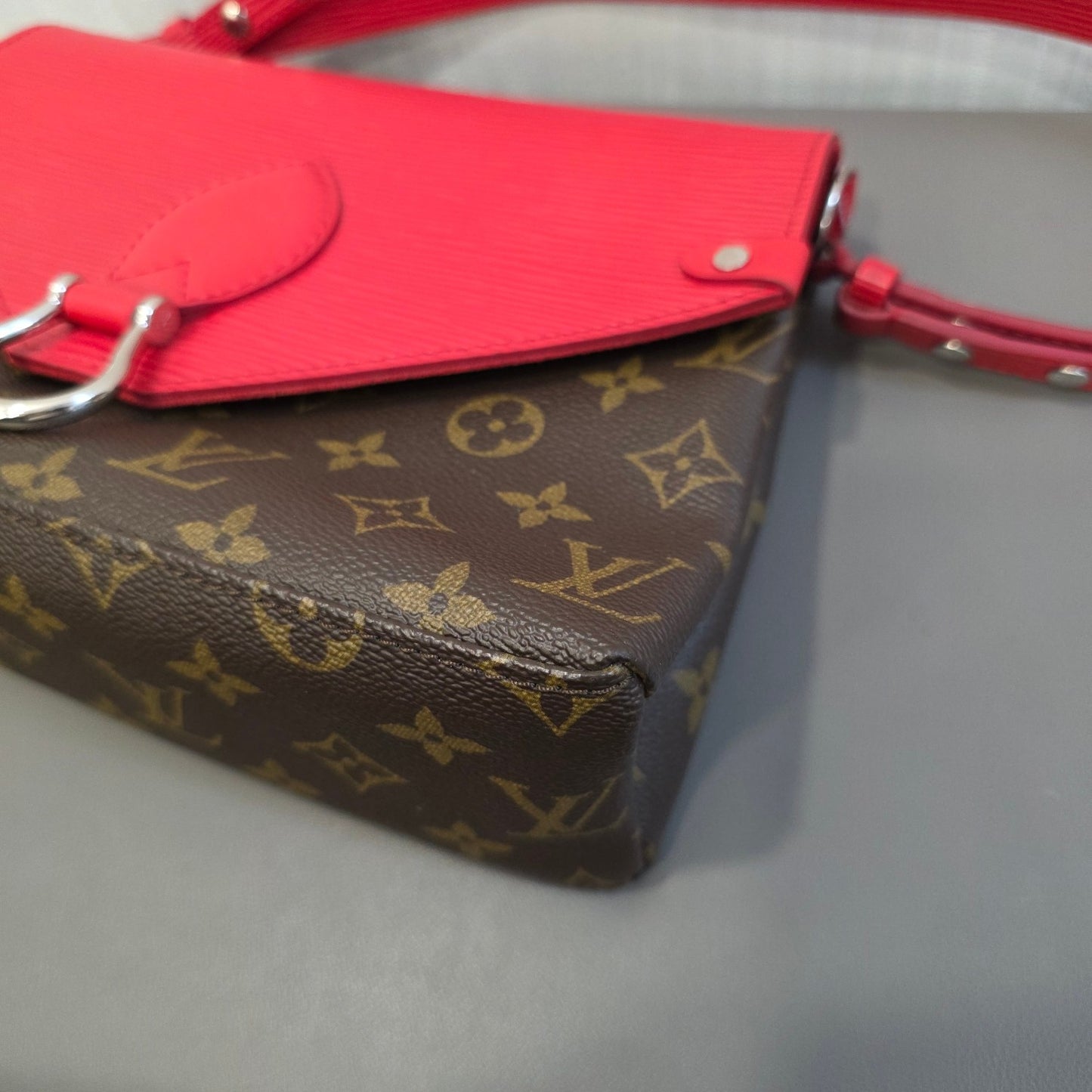 Louis Vuitton Monogram x Epi Leather Flap Shoulder Bag (Pre-Owned)