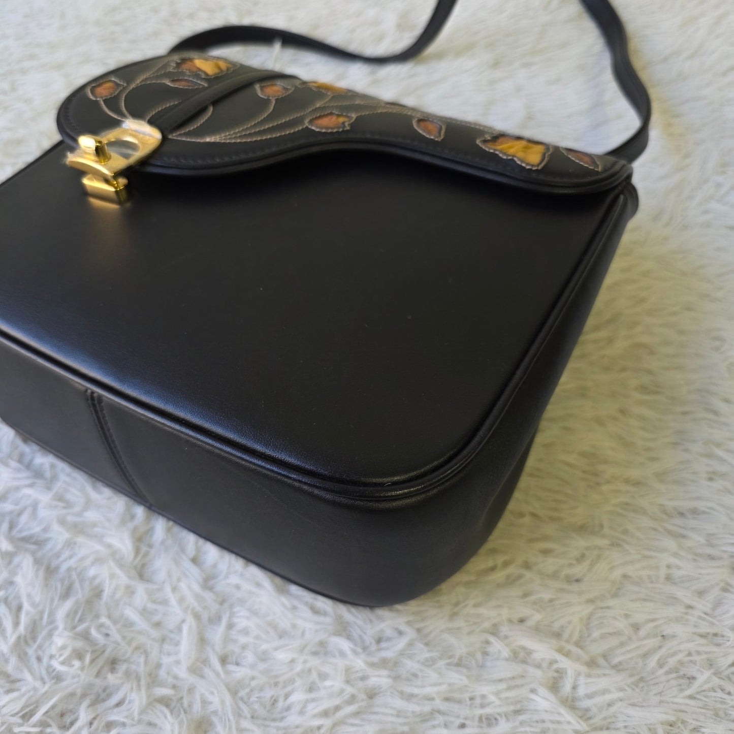 Gucci Floral Appliqué Leather Shoulder Bag (Pre-Owned)
