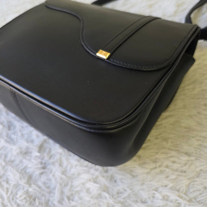 Gucci Floral Appliqué Leather Shoulder Bag (Pre-Owned)