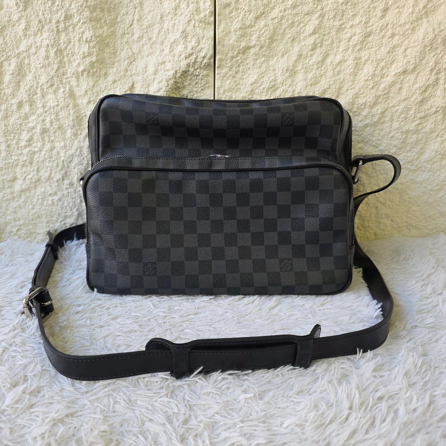 Louis Vuitton Damier Graphite Shoulder Bag (Pre-Owned)