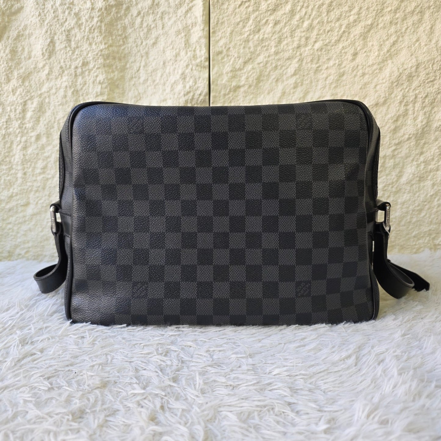 Louis Vuitton Damier Graphite Shoulder Bag (Pre-Owned)