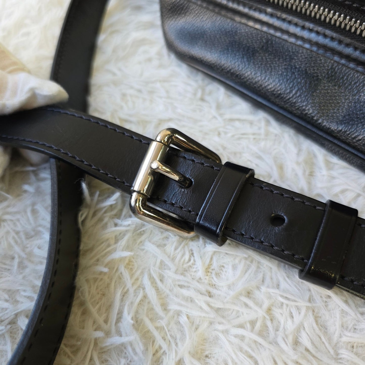 Louis Vuitton Damier Graphite Shoulder Bag (Pre-Owned)