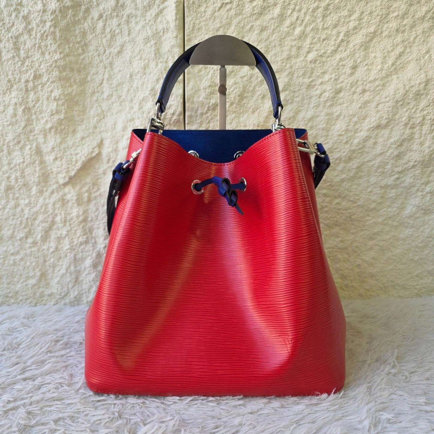 Louis Vuitton Epi NeoNoe BB Bi-Color Shoulder Bag (Pre-Owned)