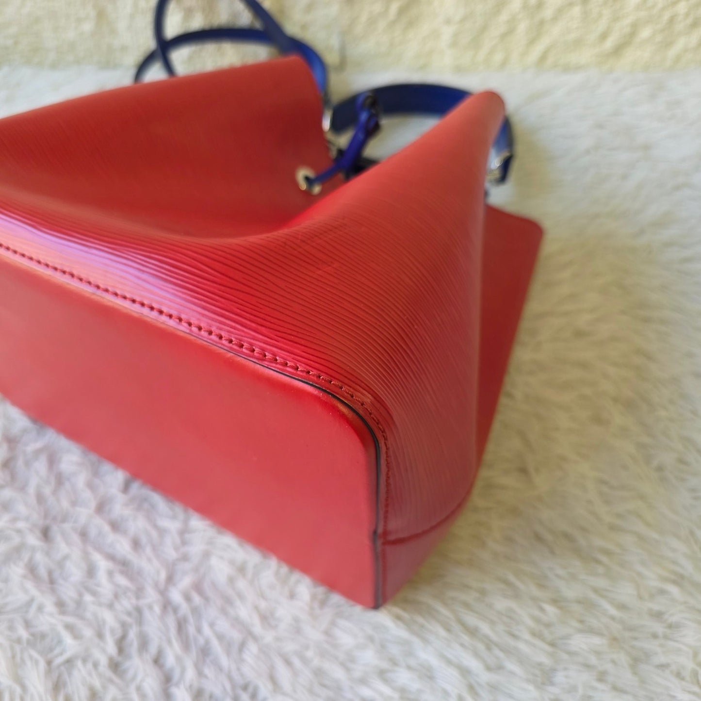Louis Vuitton Epi NeoNoe BB Bi-Color Shoulder Bag (Pre-Owned)