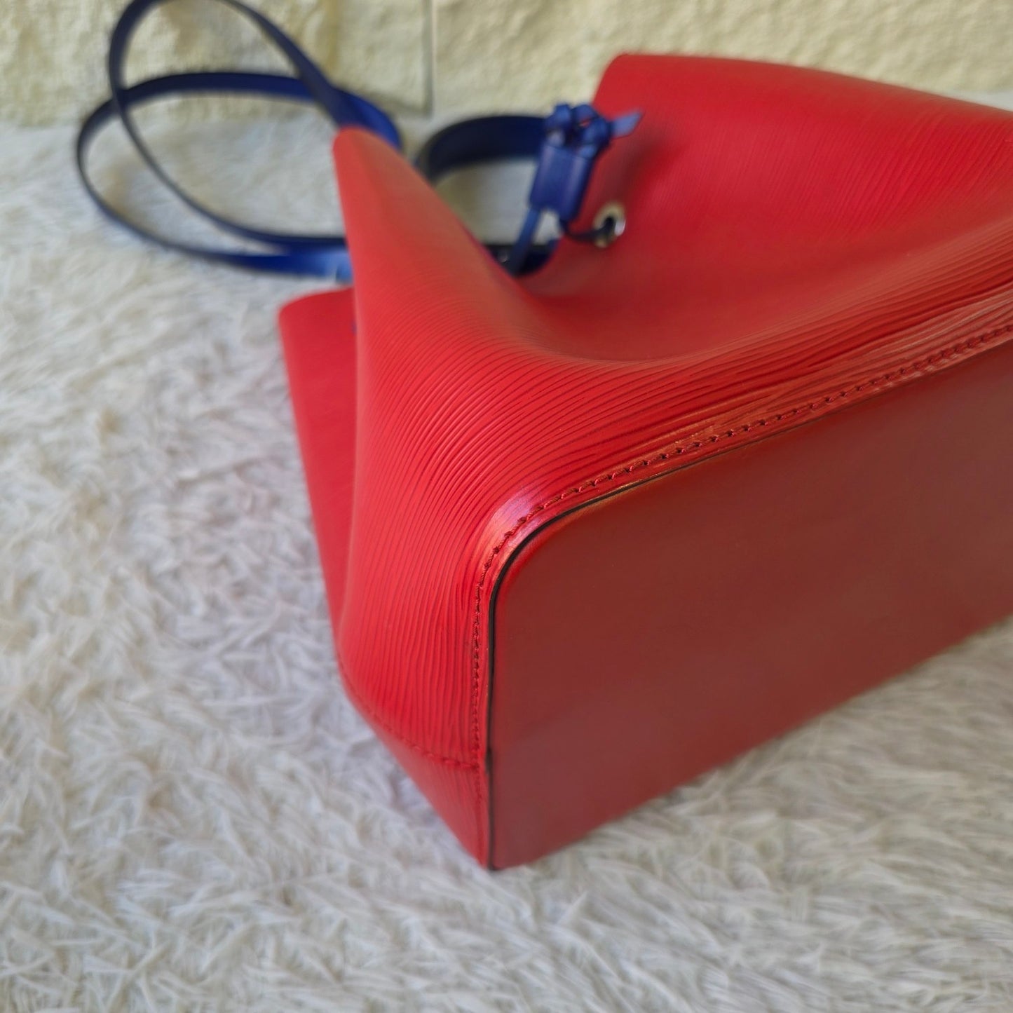 Louis Vuitton Epi NeoNoe BB Bi-Color Shoulder Bag (Pre-Owned)
