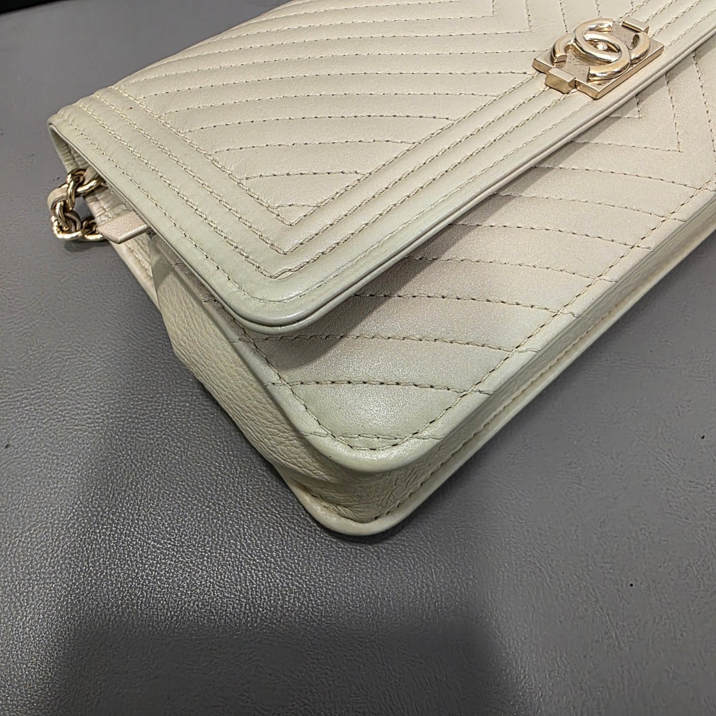 Chanel Boy Chevron Quilted Chain Shoulder Bag (Pre-Owned)