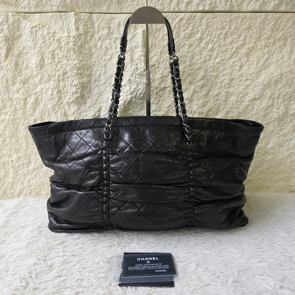 Chanel Quilted Chain Shoulder Tote Bag (Pre-Owned)
