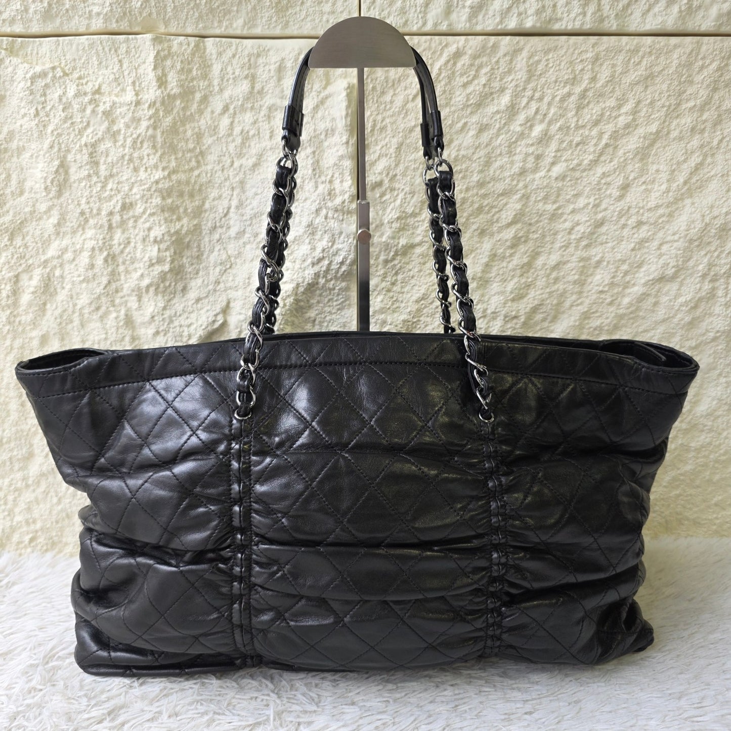 Chanel Quilted Chain Shoulder Tote Bag (Pre-Owned)