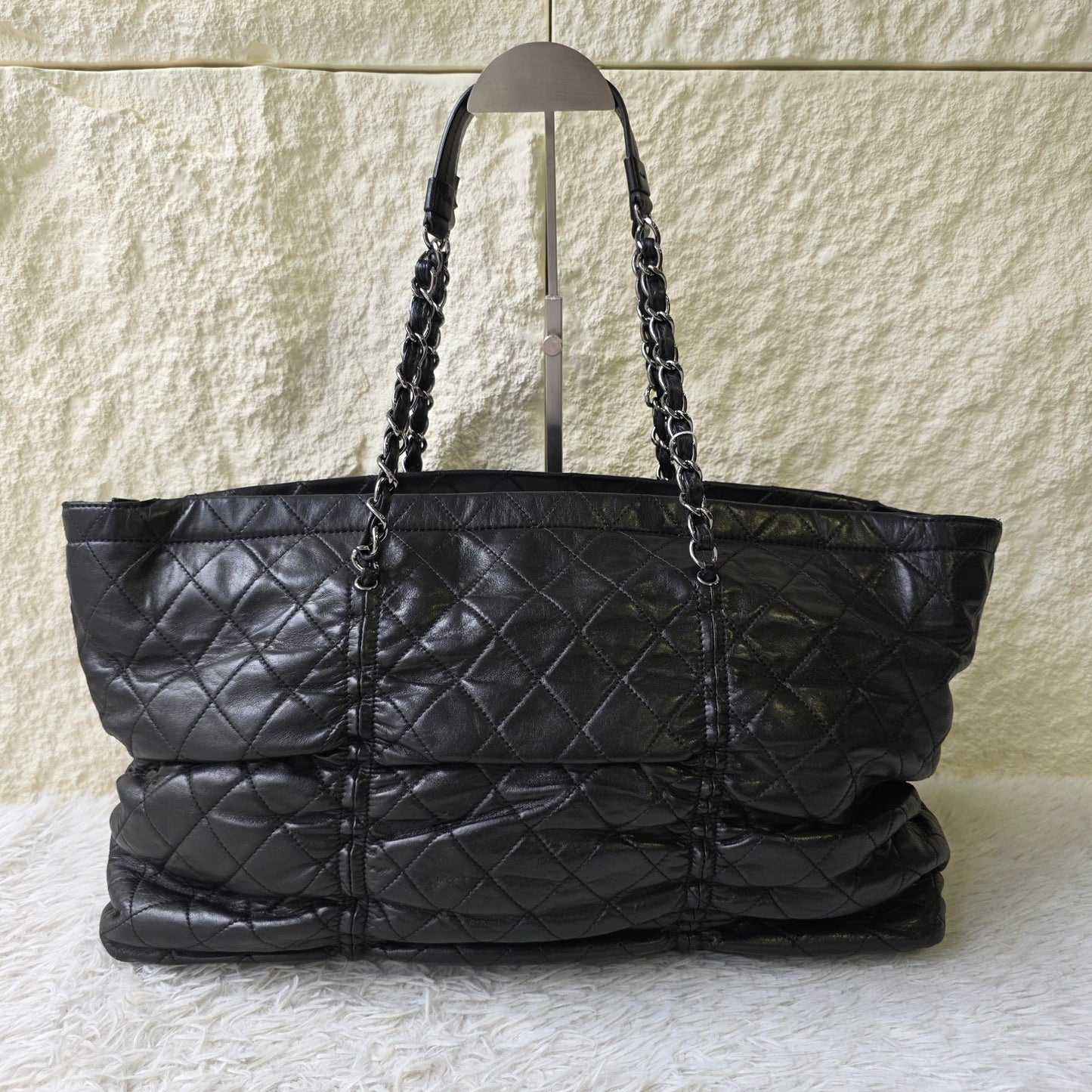 Chanel Quilted Chain Shoulder Tote Bag (Pre-Owned)