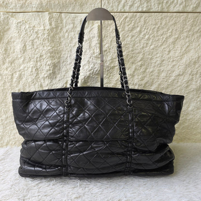 Chanel Quilted Chain Shoulder Tote Bag (Pre-Owned)