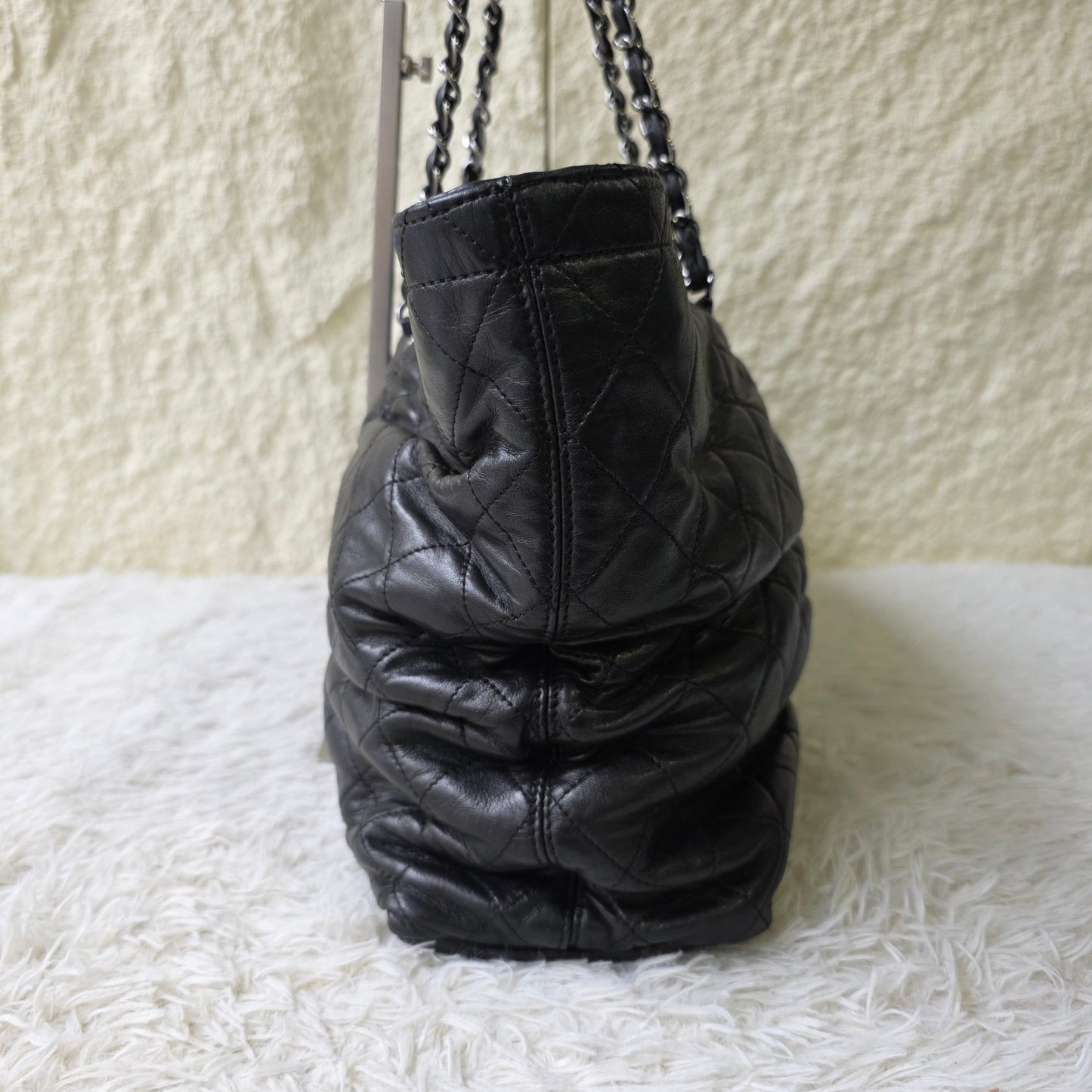Chanel Quilted Chain Shoulder Tote Bag (Pre-Owned)