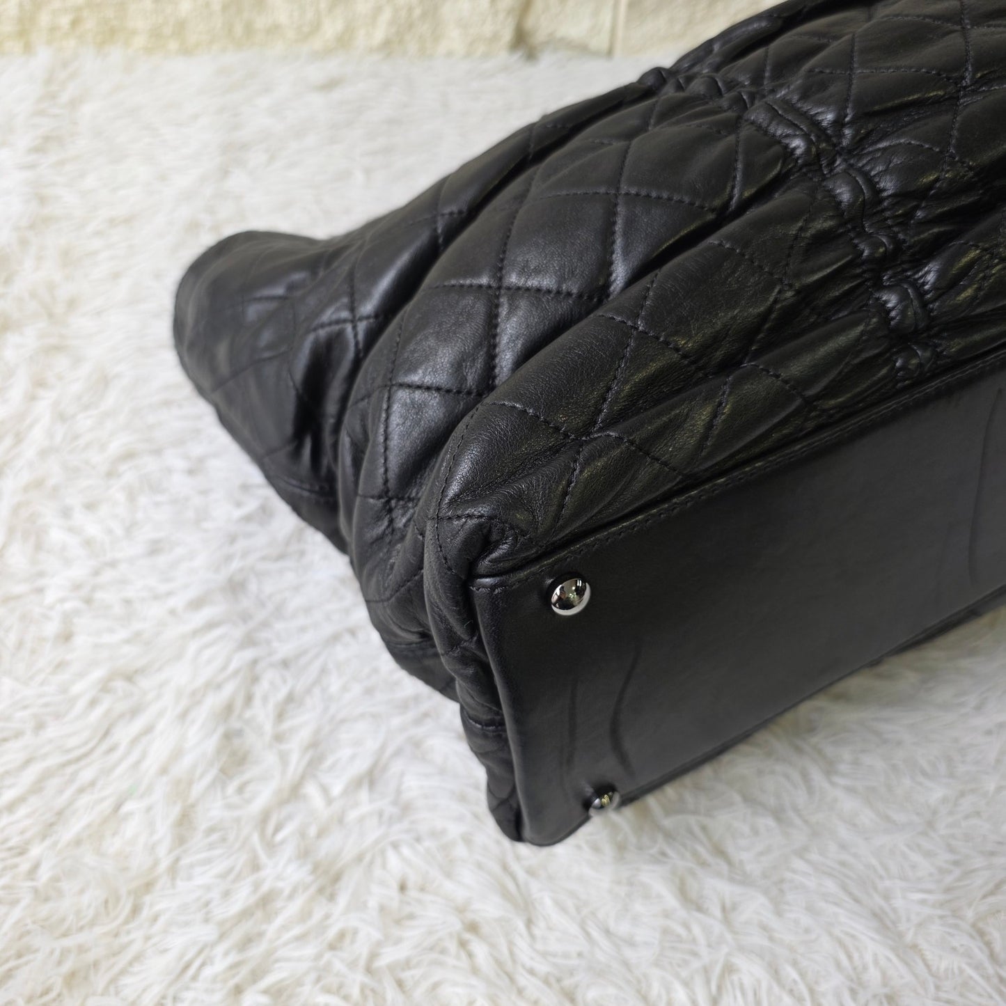 Chanel Quilted Chain Shoulder Tote Bag (Pre-Owned)