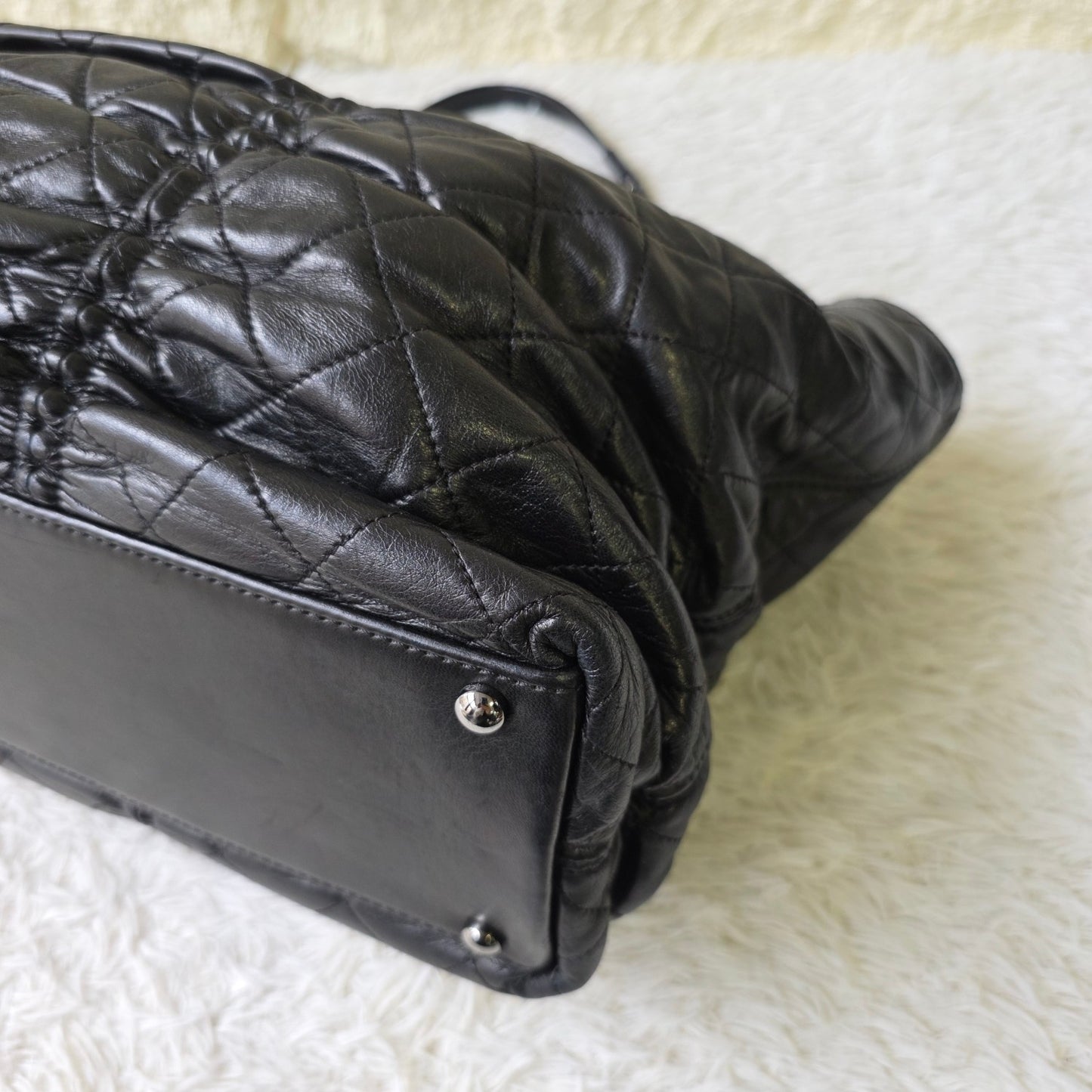Chanel Quilted Chain Shoulder Tote Bag (Pre-Owned)