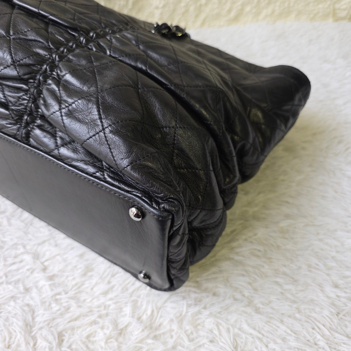 Chanel Quilted Chain Shoulder Tote Bag (Pre-Owned)