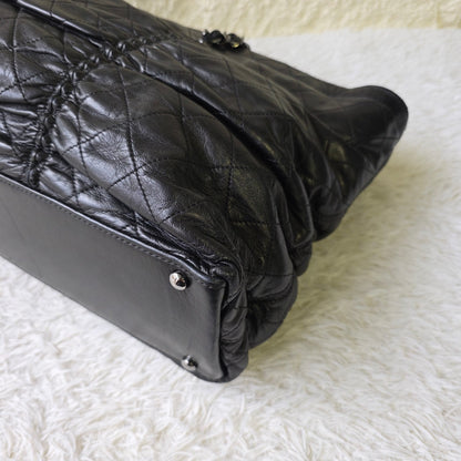 Chanel Quilted Chain Shoulder Tote Bag (Pre-Owned)