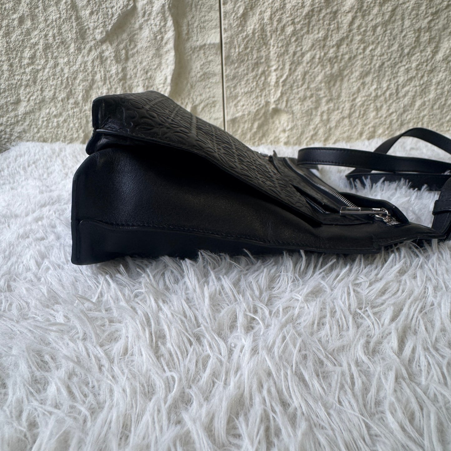Loewe Anagram Embossed Leather Shoulder Bag (Pre-Owned)