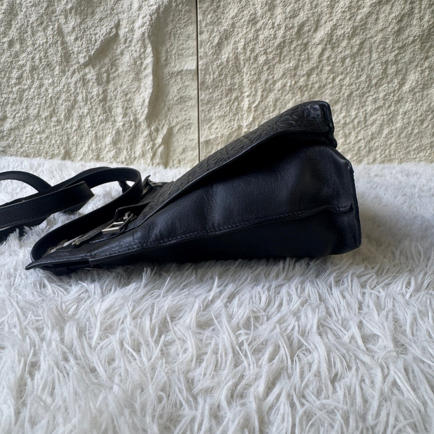 Loewe Anagram Embossed Leather Shoulder Bag (Pre-Owned)