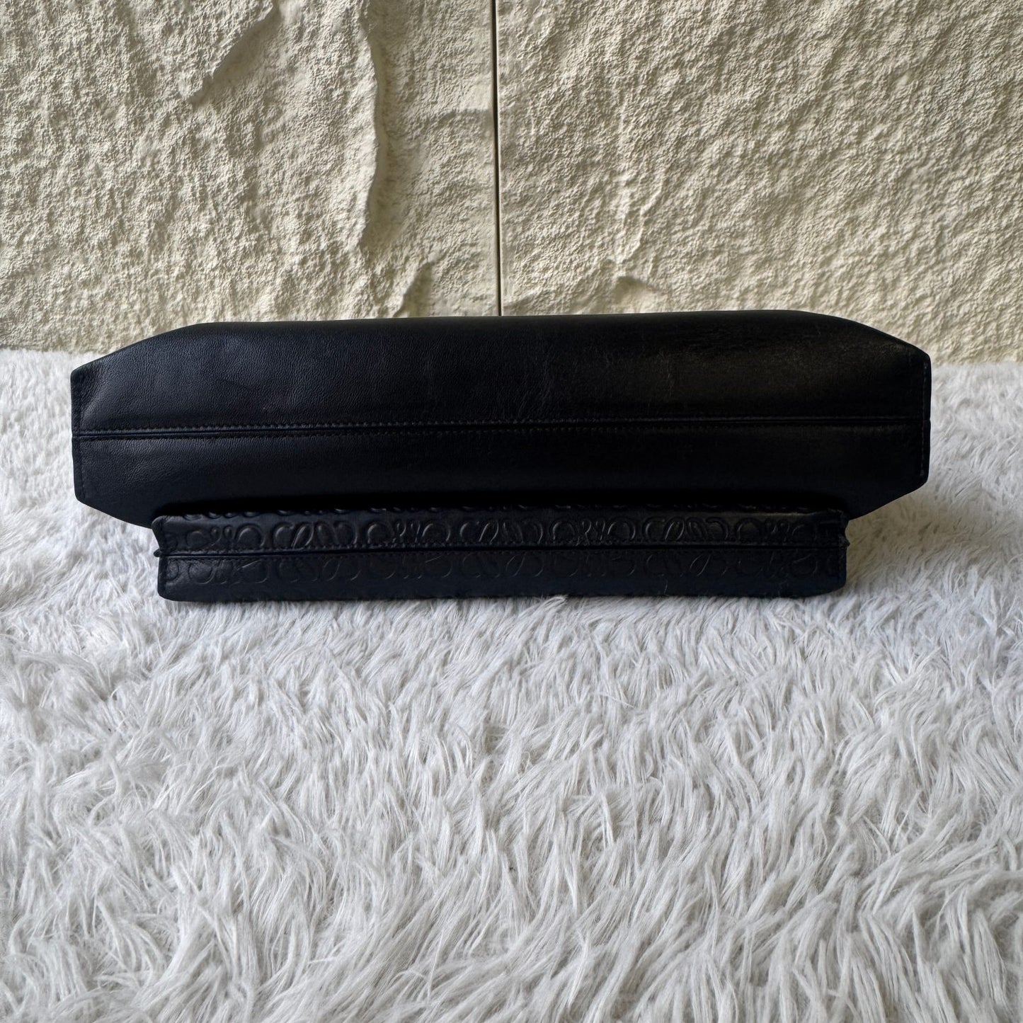 Loewe Anagram Embossed Leather Shoulder Bag (Pre-Owned)