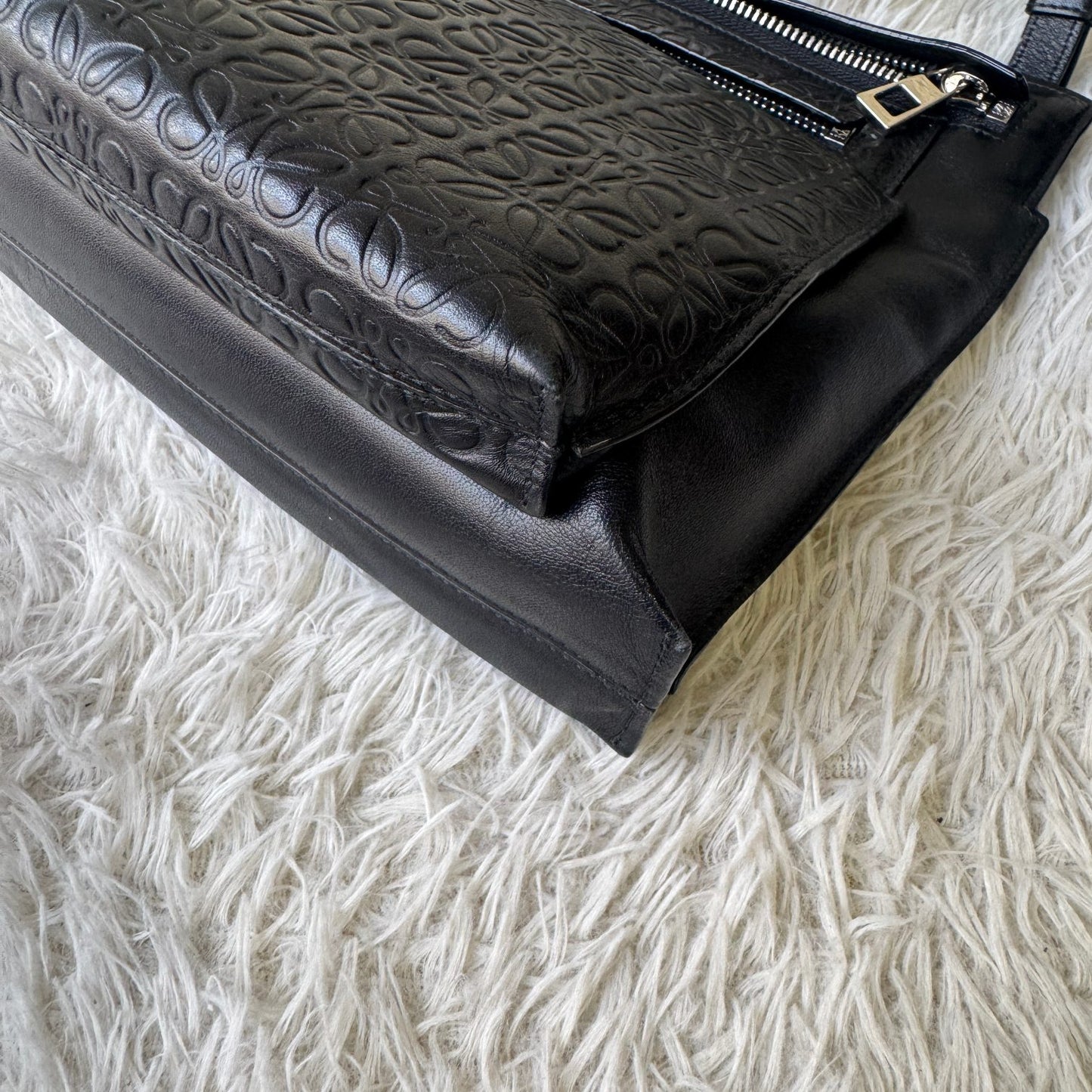 Loewe Anagram Embossed Leather Shoulder Bag (Pre-Owned)