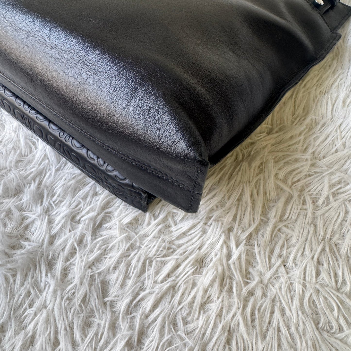 Loewe Anagram Embossed Leather Shoulder Bag (Pre-Owned)