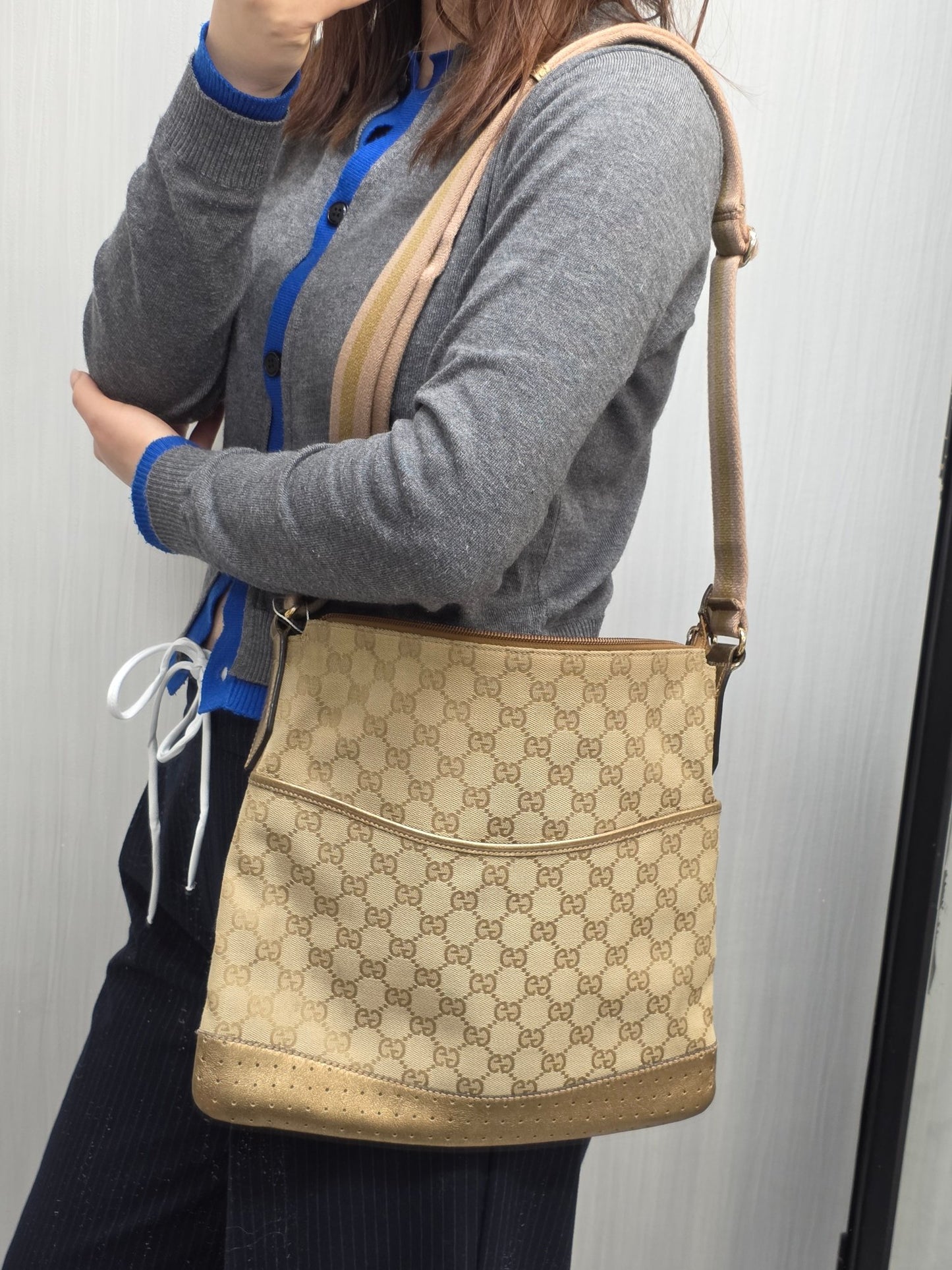 Gucci GG Canvas Shoulder Bag Beige (Pre-owned)