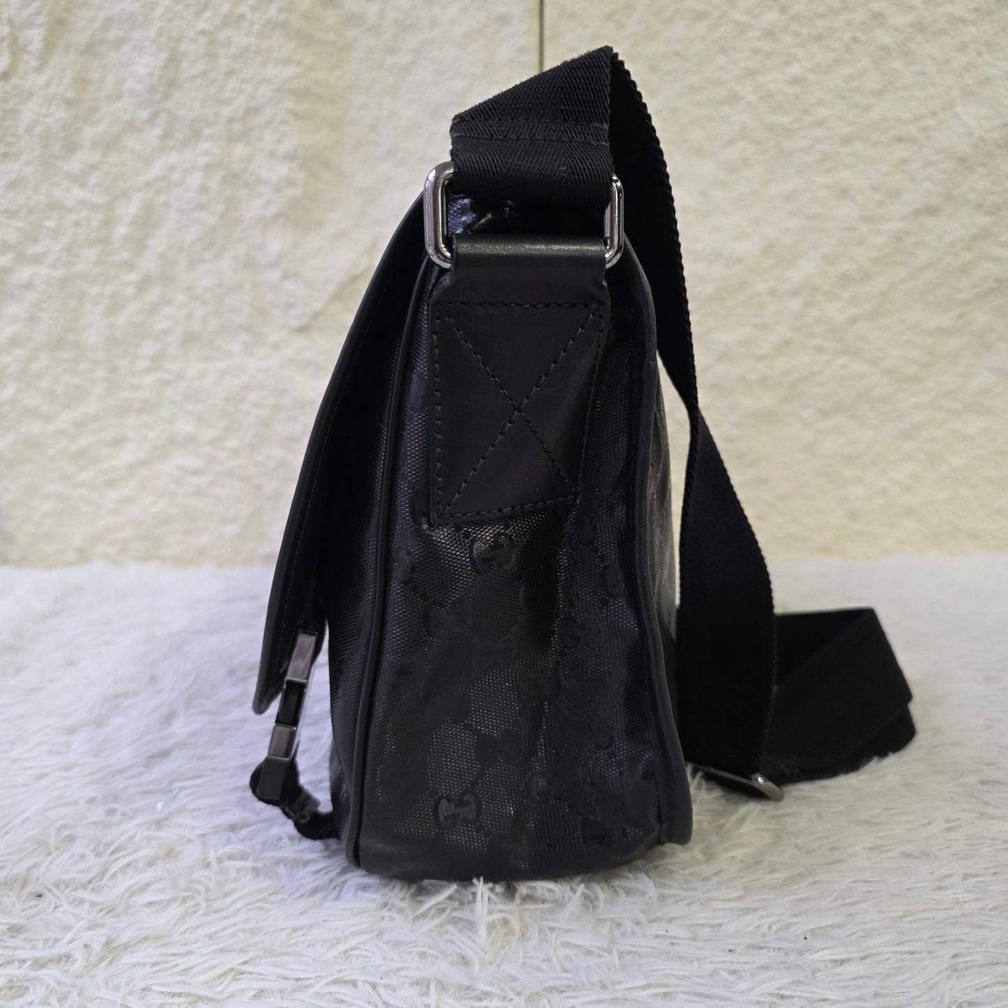 Gucci Messenger Bag (Pre-Owned)