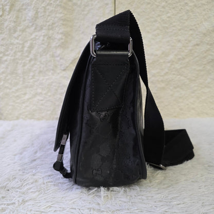 Gucci Messenger Bag (Pre-Owned)