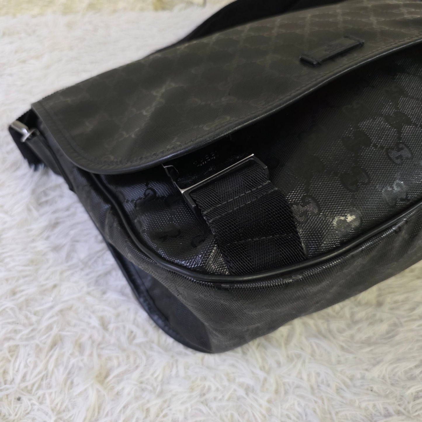 Gucci Messenger Bag (Pre-Owned)