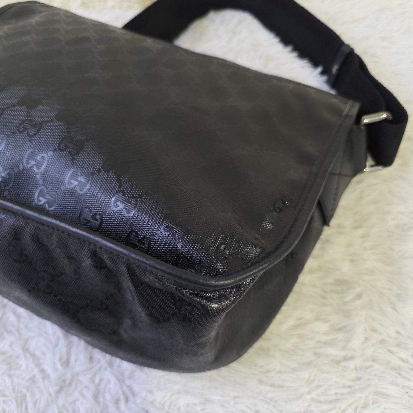 Gucci Messenger Bag (Pre-Owned)