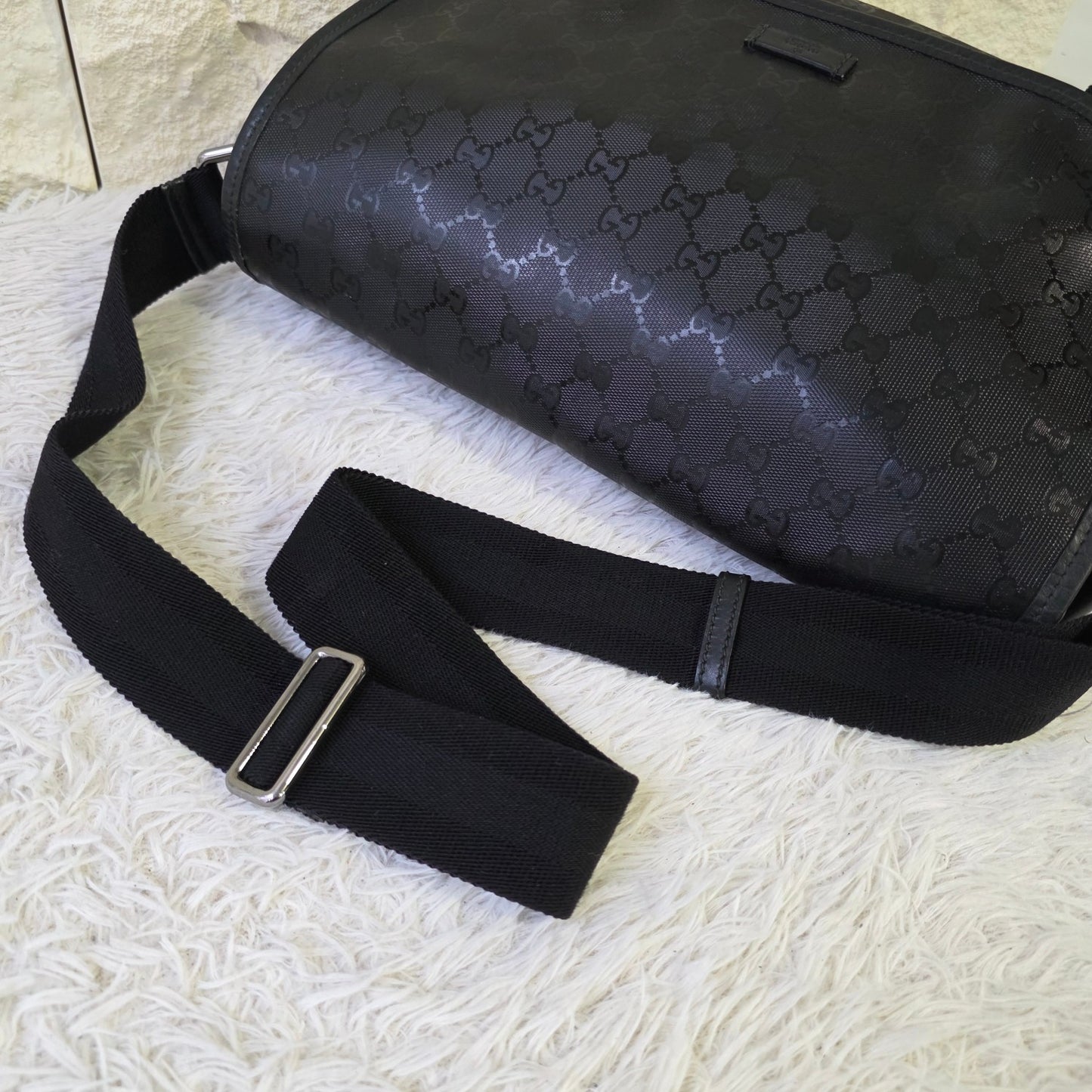 Gucci Messenger Bag (Pre-Owned)