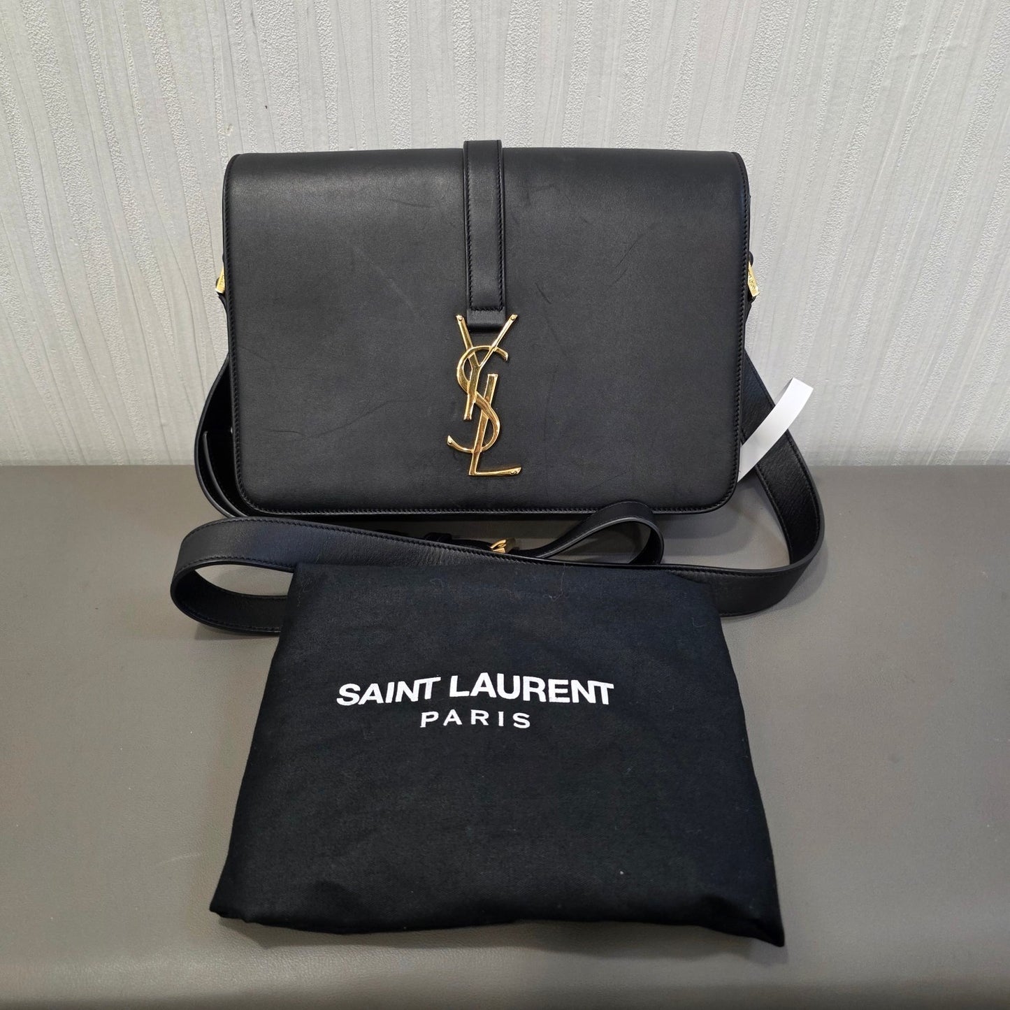Saint Laurent Cassandra Leather Shoulder Bag (Pre-Owned)