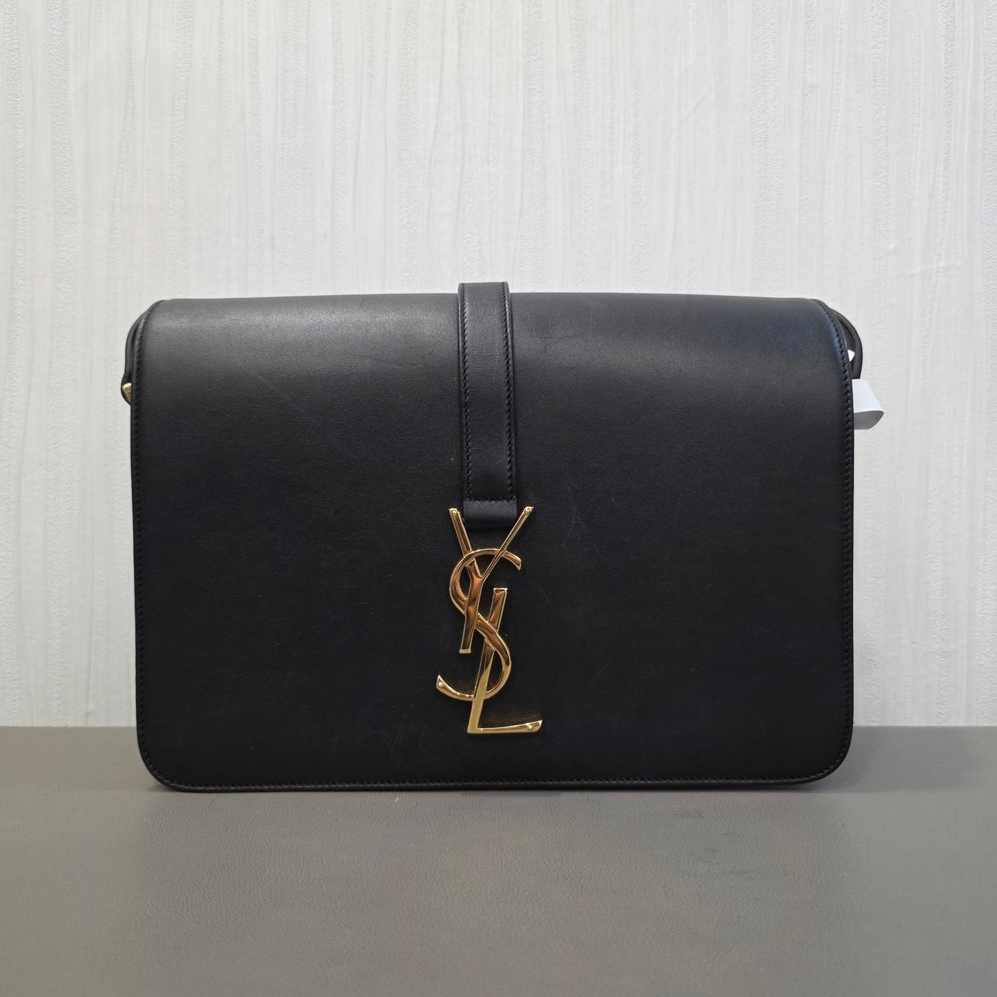 Saint Laurent Cassandra Leather Shoulder Bag (Pre-Owned)