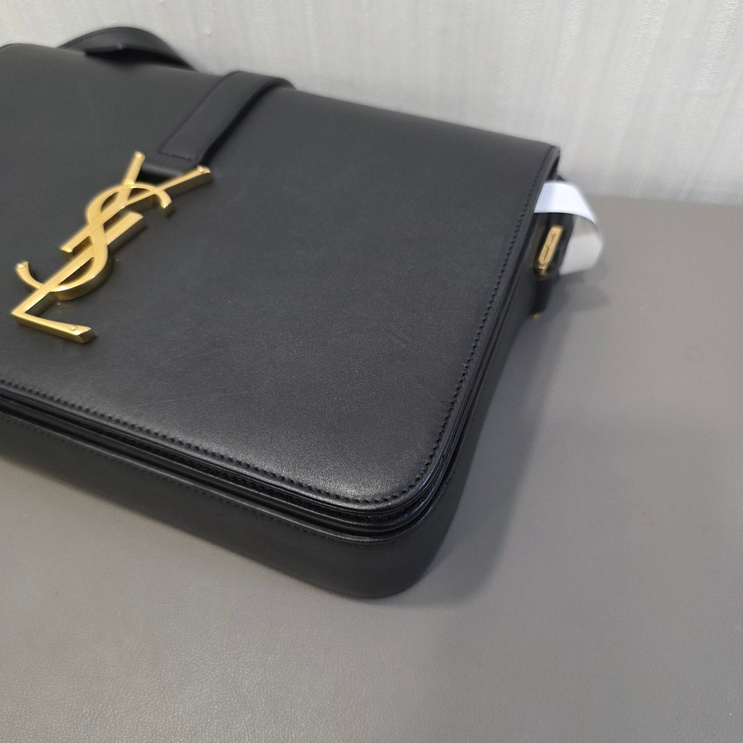 Saint Laurent Cassandra Leather Shoulder Bag (Pre-Owned)