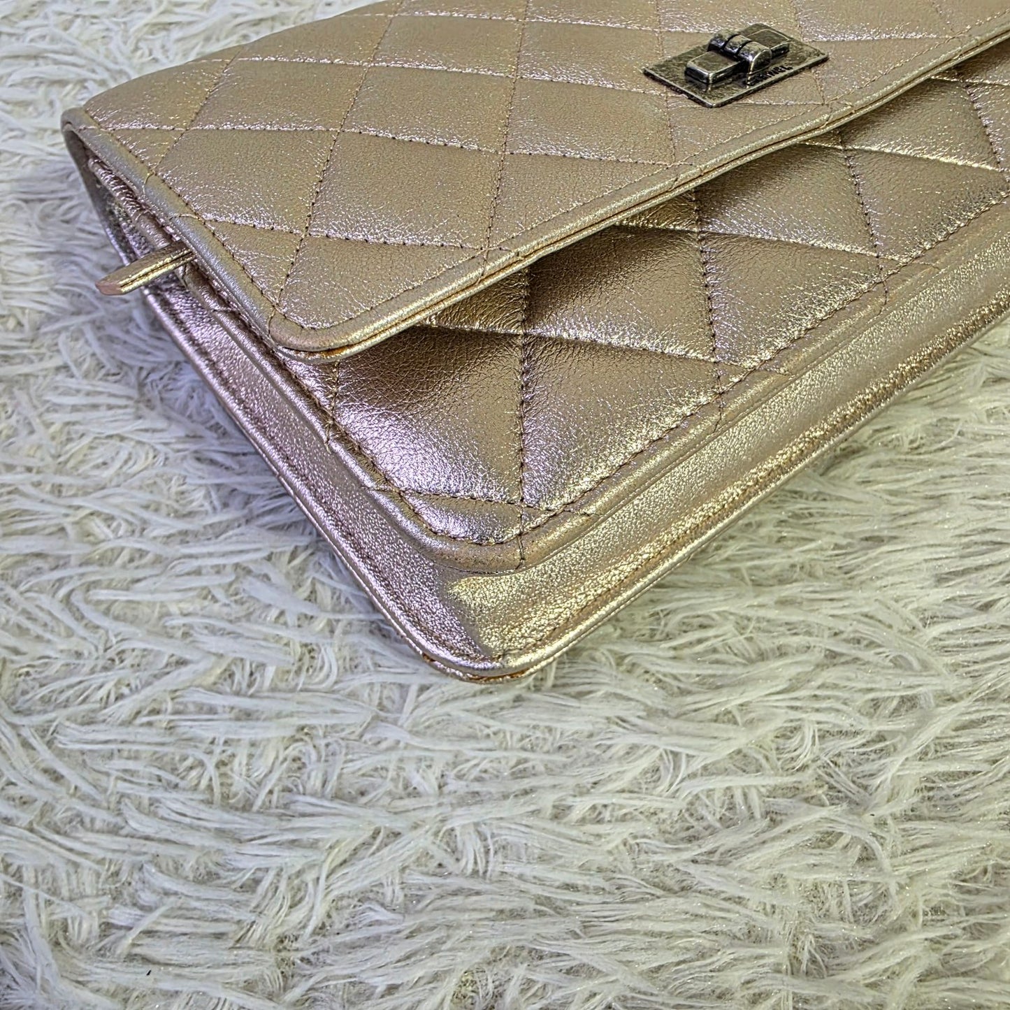 Chanel 2.55 Reissue Quilted Chain Shoulder Bag (Pre-Owned)