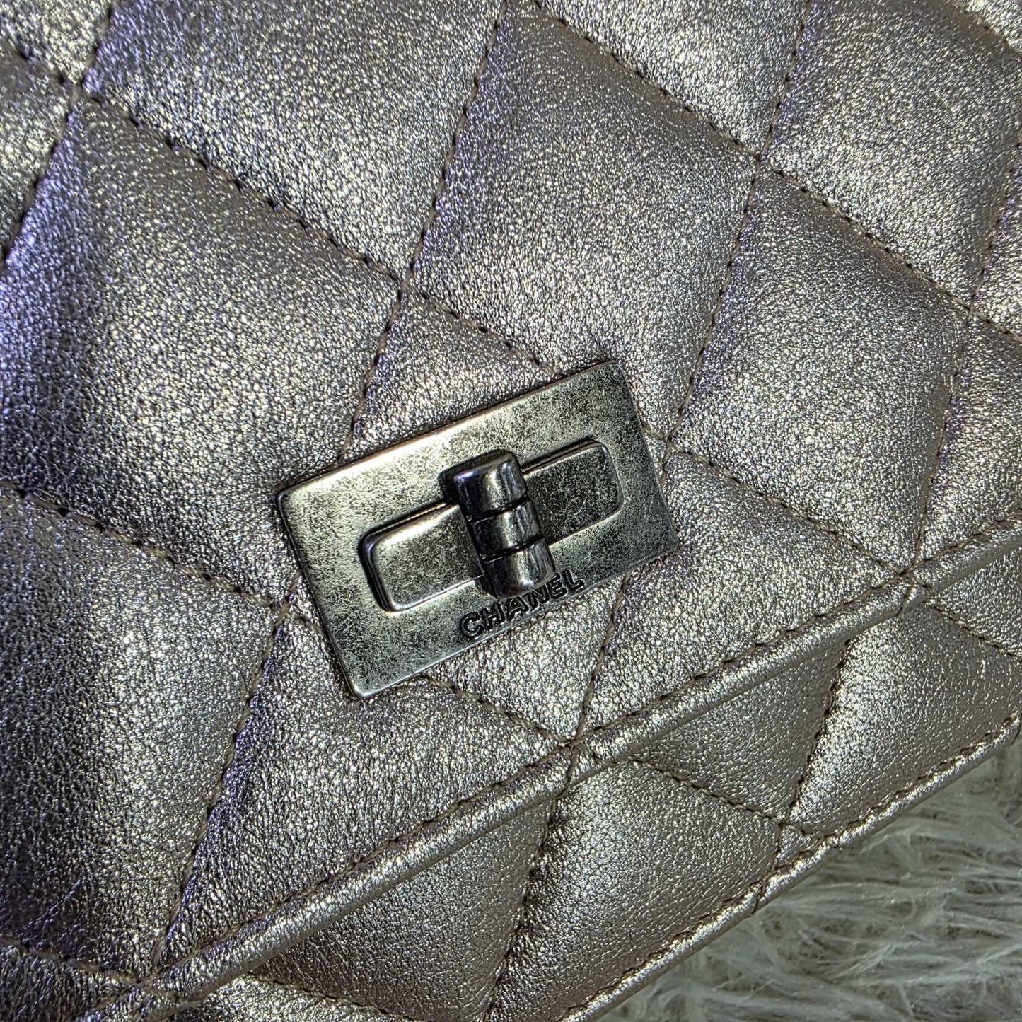 Chanel 2.55 Reissue Quilted Chain Shoulder Bag (Pre-Owned)