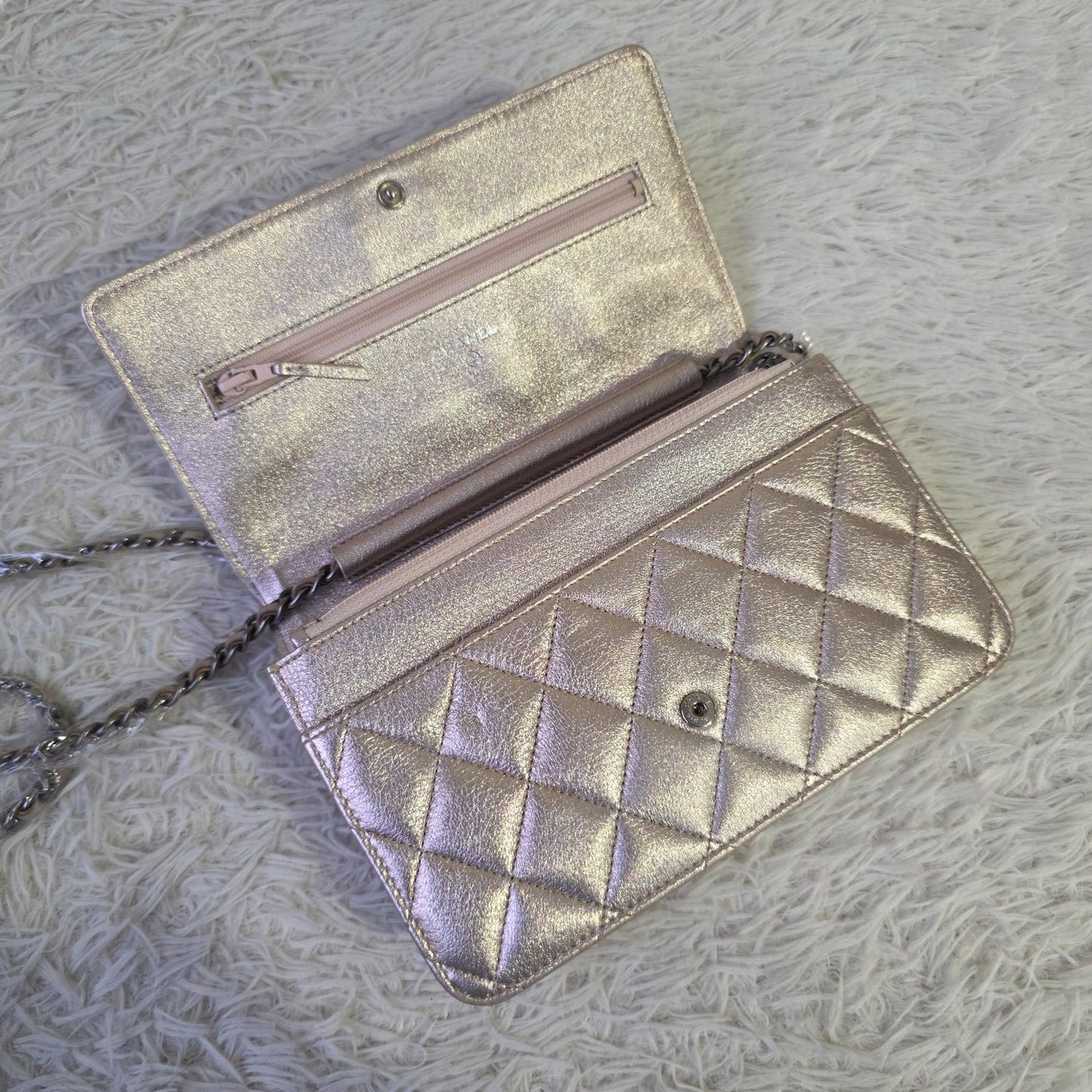 Chanel 2.55 Reissue Quilted Chain Shoulder Bag (Pre-Owned)