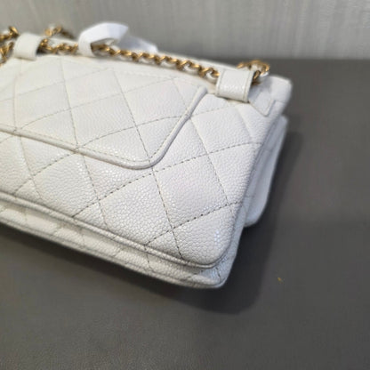 Chanel Classic Flap Quilted Chain Shoulder Bag (Pre-Owned)