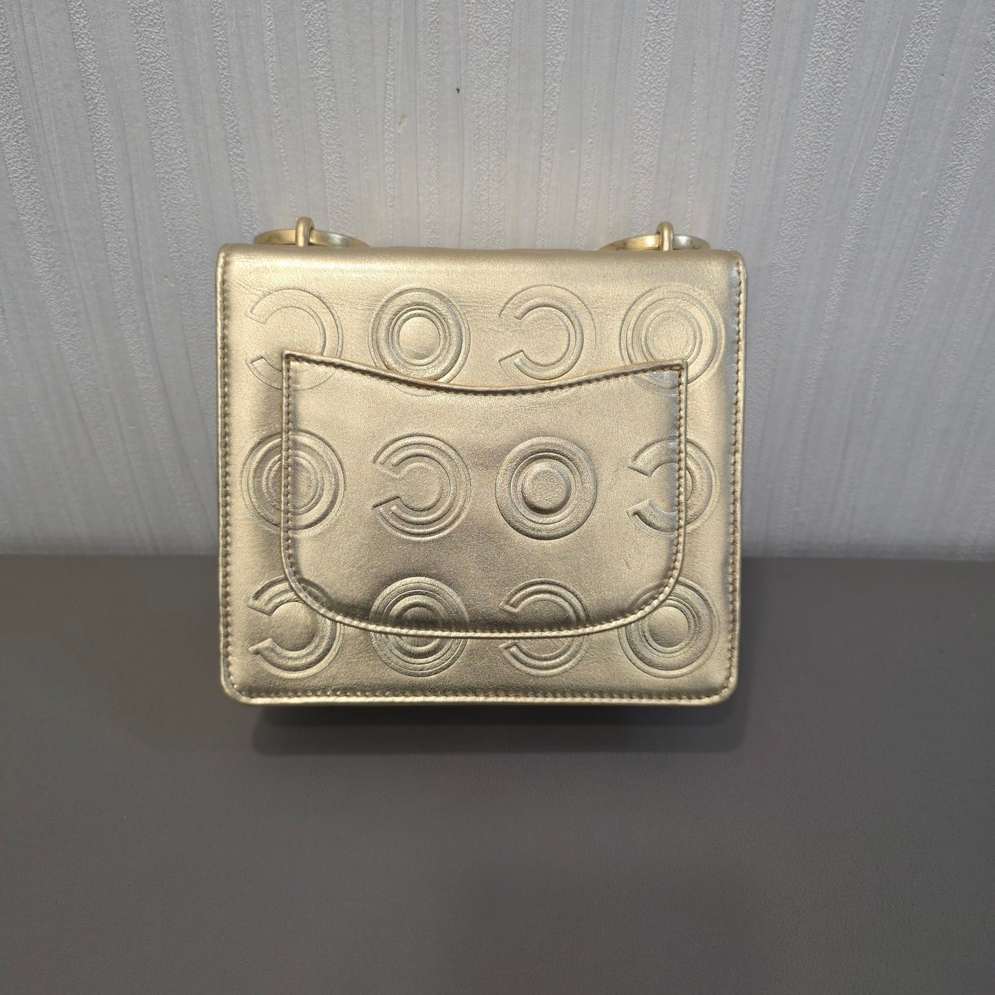 Chanel CC Logo Embossed Metallic Chain Shoulder Bag (Pre-Owned)